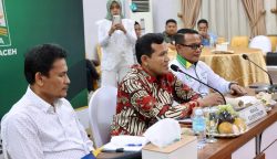 Wakil Gubernur Aceh Fadhullah, menerima kunjungan silaturrahmi Ikatan Saudagar Muslim Indonesia (ISMI) Aceh, di aula rumah dinas Wakil Gubernur Aceh, Kamis malam (1/5/2025)