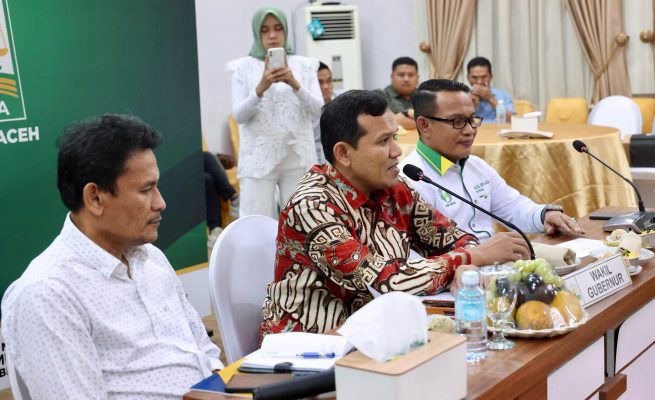 Wakil Gubernur Aceh Fadhullah, menerima kunjungan silaturrahmi Ikatan Saudagar Muslim Indonesia (ISMI) Aceh, di aula rumah dinas Wakil Gubernur Aceh, Kamis malam (1/5/2025)