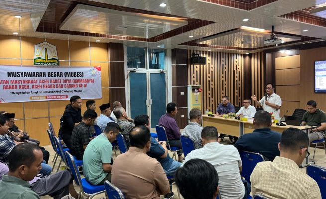 Ketua terpilih Ikamabdya, Zalsufran menyampaikan sambutan dalam mubes ke IV Ikamabdya Banda Aceh, Aceh Besar, dan Sabang di aula Kantor Dinas Peternakan Aceh, Banda Aceh, Sabtu (3/5/2025).