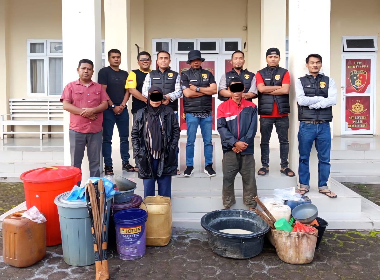 Satreskrim Polres Bener Meriah berhasil mengungkap dua kasus penjualan minuman keras tradisional jenis tuak di wilayah Kecamatan Bandar, Bener Meriah. (Foto: Dok. Polres Bener Meriah)