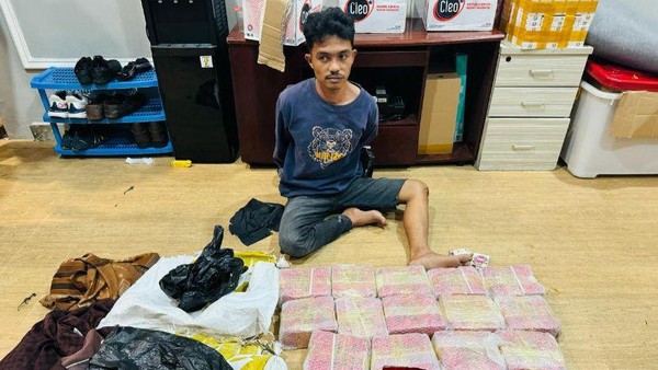Bareskrim Polri mengungkap peredaran narkoba sabu di wilayah Aceh Timur, Aceh. Sebanyak 18 bungkus sabu yang dibungkus dalam sarung bisa diamankan. (Foto: Dok. Dittipidnarkoba Bareskrim Polri)