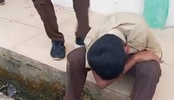 Aksi penganiayaan terhadap seorang siswa SMP di wilayah Kabupaten Pidie Jaya. (Foto: Ist)