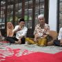 Wagub Aceh Fadhlullah didampingi istri Mukarramah bersilaturahmi dengan ulama kharismatik Aceh Abuya Amran Waly Al-Khalidy di Dayah Darul Ihsan Pawoh di Tepin Gajah Kecamatan Labuhan Haji Tengah Aceh Selatan, Sabtu (3/5)