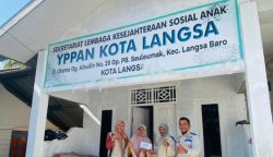 PT PLN UP3 Langsa melalui Yayasan Baitul Mal (YBM) PLN UP3 Langsa menyerahkan bantuan kepada Yayasan Pembinaan Anak Yatim dan Piatu (YPPAN) Kota Langsa