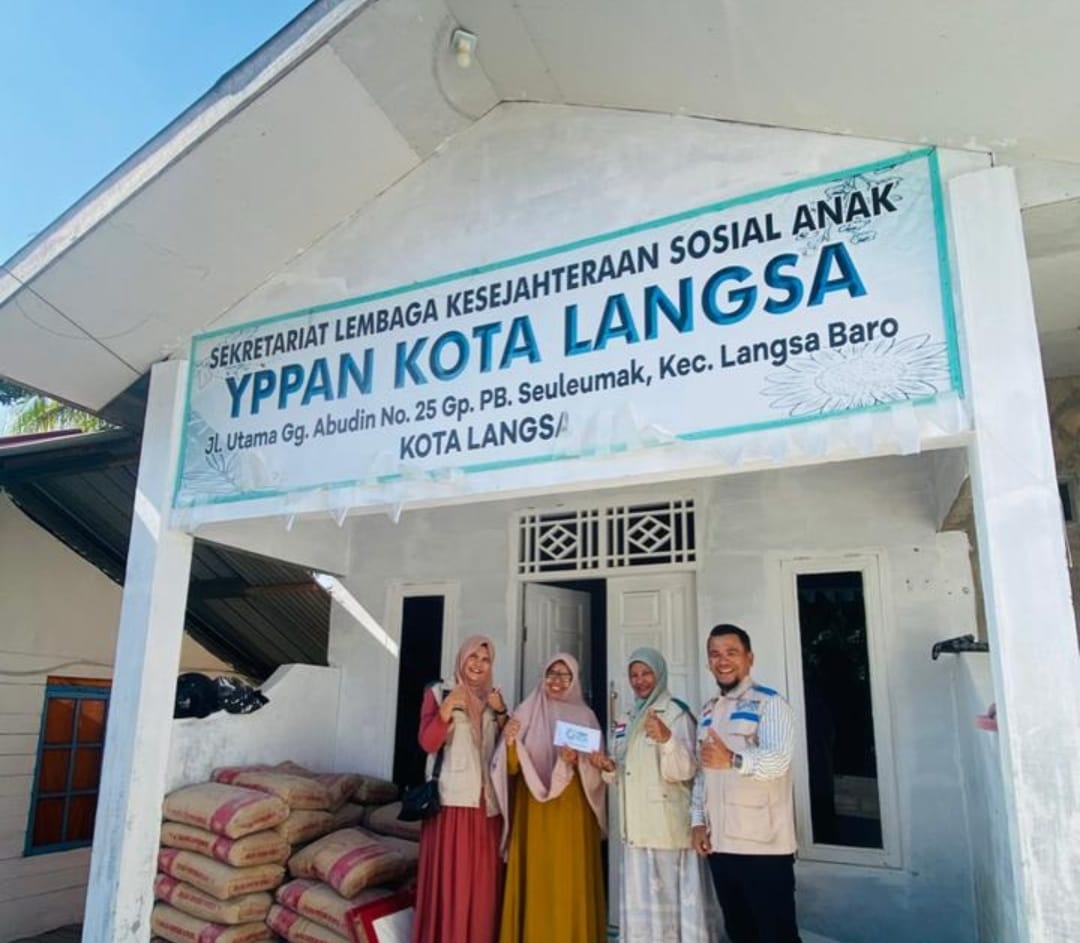 PT PLN UP3 Langsa melalui Yayasan Baitul Mal (YBM) PLN UP3 Langsa menyerahkan bantuan kepada Yayasan Pembinaan Anak Yatim dan Piatu (YPPAN) Kota Langsa
