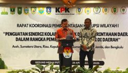 Wakil Gubernur Aceh Fadhlullah bersama Ketua DPRA pada Rapat Koordinasi Pemberantasan Korupsi Wilayah I di Gedung Merah Putih KPK RI, Jakarta Selatan, Senin, 5 Mei 2025. (Foto: Humas BPPA)
