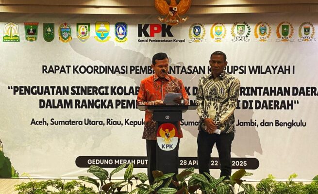 Wakil Gubernur Aceh Fadhlullah bersama Ketua DPRA pada Rapat Koordinasi Pemberantasan Korupsi Wilayah I di Gedung Merah Putih KPK RI, Jakarta Selatan, Senin, 5 Mei 2025. (Foto: Humas BPPA)