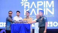 Wakip wali kota Banda Aceh Afdhal Khalilullah saat membuka Rapat Pimpinan (Rapim) Kadin Banda Aceh di Ballroom Hermes Palace Hotel, Senin, 5 Mei 2025