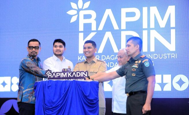 Wakip wali kota Banda Aceh Afdhal Khalilullah saat membuka Rapat Pimpinan (Rapim) Kadin Banda Aceh di Ballroom Hermes Palace Hotel, Senin, 5 Mei 2025