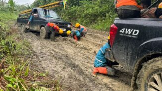 Petugaa PLN UP3 Langsa menjangkau wilayah terpencil dan pelosok