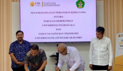 Dekan FST UIN Ar-Raniry, Prof M Dirhamsyah dan Dekan FK USK Dr dr Safrizal Rahman menandatangani perjanjian kerja sama, Senin (5/5)