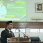 Bupati Aceh Besar Syech Muharram memberikan sambutan pada Rapat Paripurna DPRK Aceh Besar dalam rangka HUT ke-41 Kota Jantho, di Ruang Paripurna DPRK Aceh Besar, Kota Jantho, Senin (5/5)