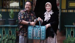 Wali Kota Banda Aceh Illiza Sa’aduddin Djamal langsung menemui Wakil Gubernur Jakarta Rano Karno di kediamannya, Warung Garasi Si Doel, Jakarta Selatan, Selasa, 6 Mei 2025