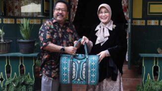 Wali Kota Banda Aceh Illiza Sa’aduddin Djamal langsung menemui Wakil Gubernur Jakarta Rano Karno di kediamannya, Warung Garasi Si Doel, Jakarta Selatan, Selasa, 6 Mei 2025