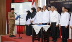Bupati Aceh Besar Muharram Idris mengukuhkan pengurus BAPOPSI tingkat Kabupaten dan Kecamatan, di Gedung Dekranasda Aceh Besar, Gampong Gani, Kecamatan Ingin Jaya, Aceh Besar, Selasa (6/5/2025)