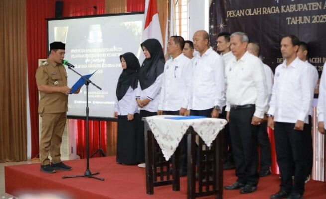 Bupati Aceh Besar Muharram Idris mengukuhkan pengurus BAPOPSI tingkat Kabupaten dan Kecamatan, di Gedung Dekranasda Aceh Besar, Gampong Gani, Kecamatan Ingin Jaya, Aceh Besar, Selasa (6/5/2025)