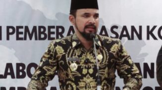Bupati Aceh Timur Iskandar Usman Al-Farlaky