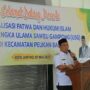 Bupati Aceh Besar Muharram Idris menyampaikan sambutannya pada sosialisasi fatwa dan hukum Islam di Meunasah Gampong Lam Geu Eu, Peukan Bada, Rabu (7/5)