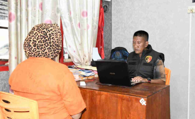 Seorang IRT berinisial TI (35), pelaku penipuan Agen BRILink di Aceh Timur ditangkap. (Foto: Dok. Polres Aceh Timur)