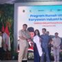 Menteri PKP Maruarar Sirait dan Menteri Komdigi Meutya Hafid saat penyerahan secara simbolis Kunci rumah subsidi untuk wartawan yang dihadiri Ketua Umum PWI Pusat Hendry Ch Bangun, Selasa (6/5)