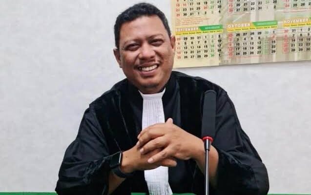 “Pelaporan kepala LLDIKTI Wilayah XIII Aceh cukup beralasan secara hukum, ancaman hukumannya adalah penjara 2 tahun 8 bulan,” kata Fadjri.