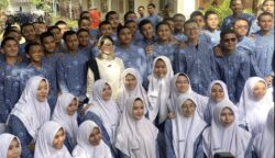 Wamendikti Saintek Prof Stella Christie PhD saat berkunjung ke SMA Negeri 10 Fajar Harapan Banda Aceh, Kamis (8/5/2025)