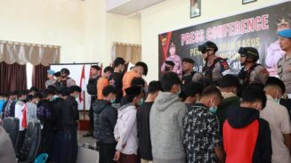 Puluhan remaja yang sebelumnya tergabung dalam kelompok geng motor di Bener Meriah menyatakan pembubaran diri secara resmi melalui deklarasi di Polres Bener Meriah, Kamis, 8 Mei 2025