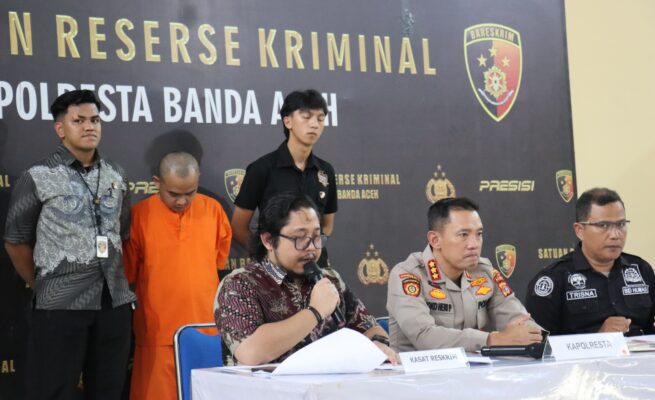 SA (28), warga Tangerang, Banten, pelaku penipuan jual beli mobil online melalui Marketplace Facebook ditangkap Satreskrim Polresta Banda Aceh. (Foto: Dok. Polresta Banda Aceh)
