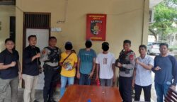 Satgas Ops Premanisme Polda Aceh mengamankan tiga pelaku pungli di kawasan wisata Pantai Pulau Kapuk, Kecamatan Lhoknga, Aceh Besar, Kamis, 8 Mei 2025