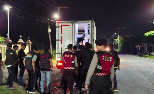 Polres Pidie Jaya bersama BKO Brimob Polda Aceh menggelar razia dan patroli pemberantasan aksi premanisme pada Kamis malam, 9 Mei 2025