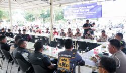 Ditlantas Polda Aceh ngopi bareng bersama sejumlah komunitas sepeda motor di Kota Banda Aceh.