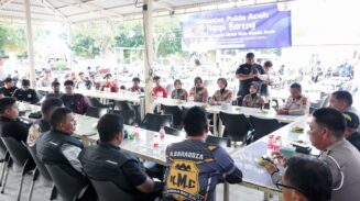 Ditlantas Polda Aceh ngopi bareng bersama sejumlah komunitas sepeda motor di Kota Banda Aceh.