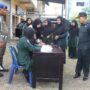 Petugas Satpol PP-WH Aceh Besar melakukan pendataan terhadap pelanggar busana Islami di kawasan Jalan Cut Nyak Dhien, Ajun, Kecamatan Peukan Bada, Aceh Besar, Sabtu (10/5)