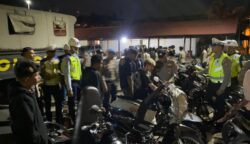 Sebanyak 19 unit sepeda motor yang diduga digunakan untuk balap liar diamankan personel gabungan Polres Sabang dalam Operasi Pekat 2025, yang digelar Ahad (11/5) dini hari. (Foto: Dok. Polres Sabang)