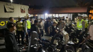 Sebanyak 19 unit sepeda motor yang diduga digunakan untuk balap liar diamankan personel gabungan Polres Sabang dalam Operasi Pekat 2025, yang digelar Ahad (11/5) dini hari. (Foto: Dok. Polres Sabang)