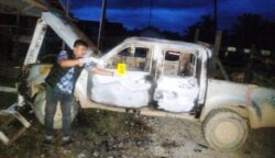 Satreskrim Polres Aceh Timur melalui INAFIS melakukan olah TKP pembakaran sejumlah kendaraan milik PT Atakana Company, perusahaan perkebunan di Desa Seumanah Jaya, Kecamatan Ranto Peureulak. (Foto: Dok. Polres Aceh Timur)