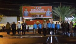 Kapolres Lhokseumawe AKBP Ahzan memimpin deklarasi bersama penolakan geng motor dan aksi balap liar yang berlangsung di Kota Lhokseumawe, Senin malam (12/5).