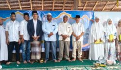 Ikatan Masyarakat Kabupaten Bireuen (IMKB) Banda Aceh kembali menggelar peusijuk atau tepung tawar bagi jamaah calon haji (JCH) asal Bireuen yang akan menunaikan ibadah haji tahun 2025 M/1446 H, Minggu (12/5/2025). Foto: Fauzan, Infoaceh.net.