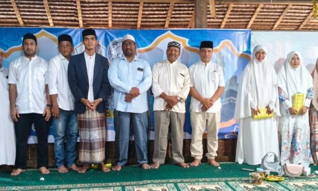 Ikatan Masyarakat Kabupaten Bireuen (IMKB) Banda Aceh kembali menggelar peusijuk atau tepung tawar bagi jamaah calon haji (JCH) asal Bireuen yang akan menunaikan ibadah haji tahun 2025 M/1446 H, Minggu (12/5/2025). Foto: Fauzan, Infoaceh.net.