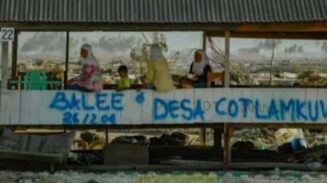 Gampong Cot Lamkuweuh, Kecamatan Meuraxa, Kota Banda Aceh satu bulan setelah peristiwa tsunami tahun 2004. (Foto: Ist)