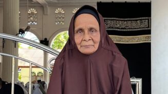 Penjual kue tradisional khas Aceh, Nek Ti (90), jamaah haji inspiratif asal Pidie Jaya