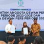 Serah terima jabatan Ketua Dewan Pers periode 2022–2025 Ninik Rahayu kepada ketua baru periode 2025–2028 Prof Komaruddin Hidayat di Hall Dewan Pers, Jalan Kebon Sirih, Jakarta Pusat, Rabu (14/5). (Foto: Ist)