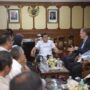 Wakil Gubernur Aceh Fadhlullah menerima audiensi Yayasan Inisiatif Dagang Hijau (YIDH) di ruang kerja Wakil Gubernur, Rabu (14/5/2025)