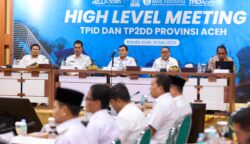 Wagun Aceh Fadhlullah, didampingi Plt Sekda Aceh, M Nasir membuka High Level Meeting TPID dan Tim Percepatan dan Perluasan Digitalisasi Daerah Provinsi Aceh, di Gedung Serbaguna Setda Aceh, Rabu (14/5)