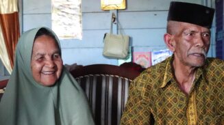 Muhammad Dahlan dan istrinya, Dahniar