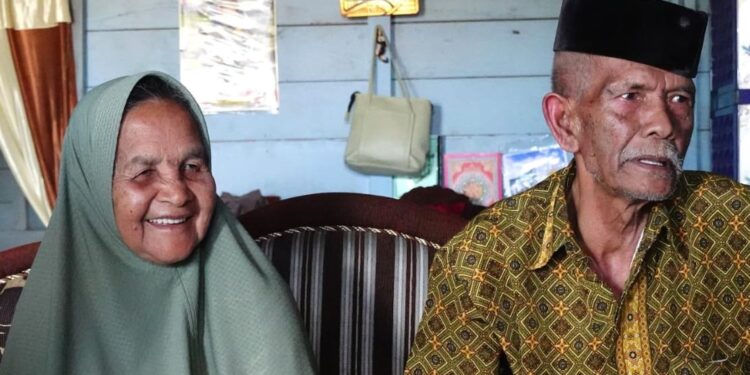 Muhammad Dahlan dan istrinya, Dahniar