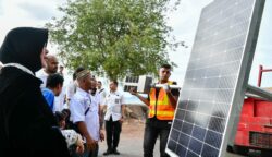 Sebanyak 27 unit lampu panel surya berdaya 100 watt dipasang di sepanjang jalan pinggir pantai, mulai dari Ulee Lheue hingga Gampong Jawa.
