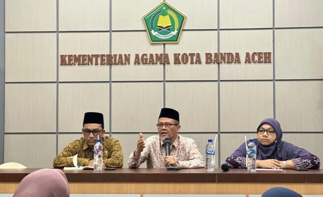 Kakankemenag Banda Aceh Salman Arifin, Kamis (15/5/) mengumpulkan seluruh kepala Madrasah Negeri (MIN, MTsN, dan MAN) sebagai respons terkait isu biaya masuk sekolah pada proses PPDB 2025