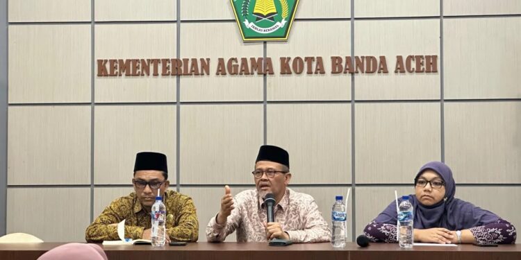 Kakankemenag Banda Aceh Salman Arifin, Kamis (15/5/) mengumpulkan seluruh kepala Madrasah Negeri (MIN, MTsN, dan MAN) sebagai respons terkait isu biaya masuk sekolah pada proses PPDB 2025