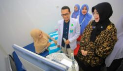 Wali Kota Illiza Sa’aduddin Djamal meluncurkan pelayanan pemeriksaan USG Kehamilan dan Penyakit Kandungan di RSUD Meuraxa, Kamis (15/5).